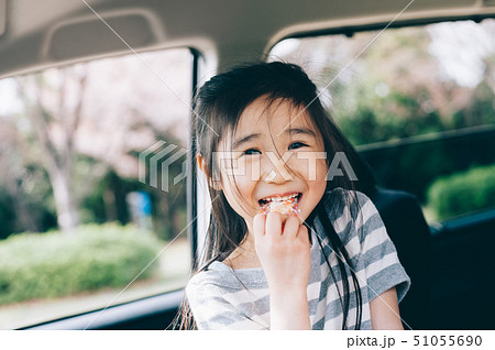 子供　車　ライフスタイル 51055690