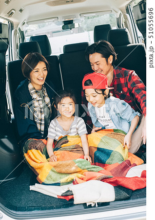 家族　車　キャンプ 51055696
