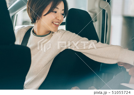 親子 車 送り迎え 親子 車 送り迎え 51055724