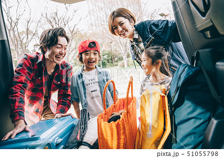 家族　車　キャンプ 51055798
