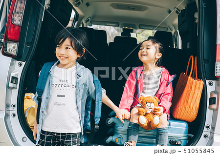 家族　車　ドライブ 51055845