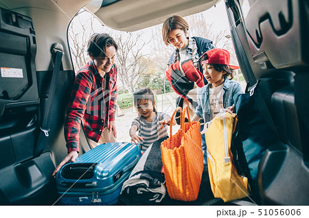 家族　車　キャンプ 51056006