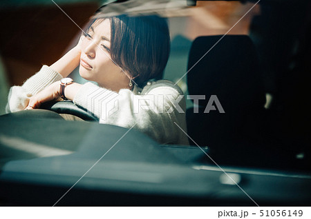 女性 車 ドライブ 考える 女性 車 ドライブ 考える 51056149