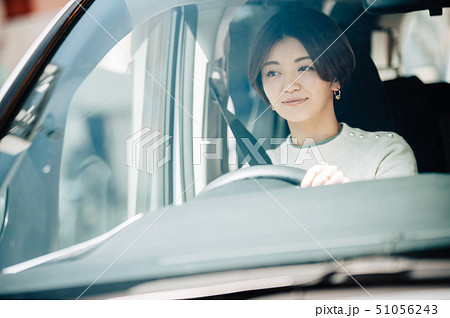 女性 車 ドライブ 女性 車 ドライブ 51056243