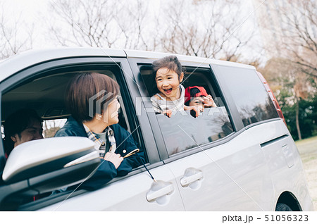 家族 車 ドライブ 家族 車 ドライブ 51056323