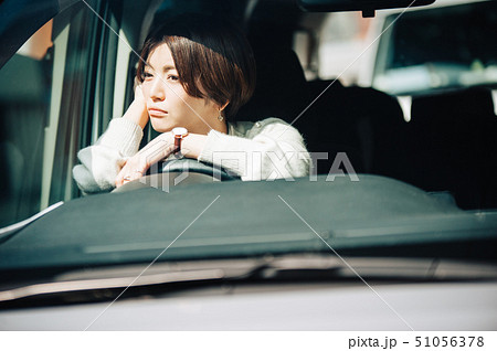 女性 車 ドライブ 考える 女性 車 ドライブ 考える 51056378