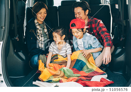 家族　車　キャンプ 51056576