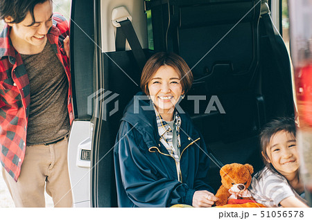 家族　車　キャンプ 51056578