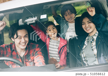 家族 車 ドライブ 家族 車 ドライブ 51056612