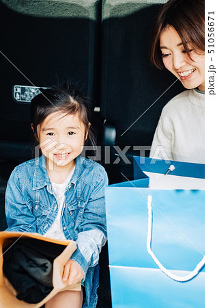 親子　ショッピング 51056671