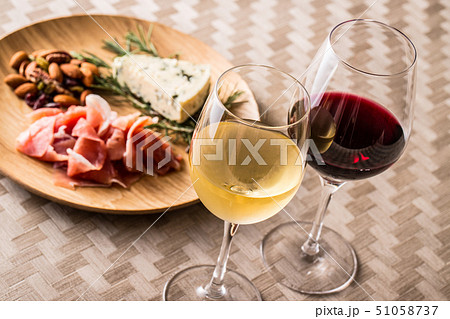 ワインとおつまみ ワインとおつまみ 51058737