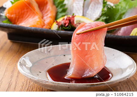 新鮮なお刺身 51064215