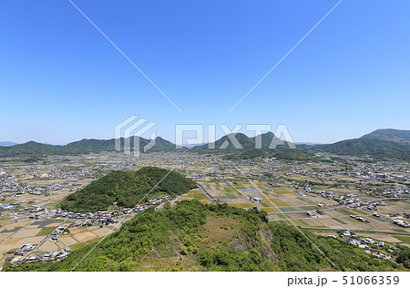 三豊平野北部を高瀬から北東、鳥坂方向に展望する「三豊コールドロン(三豊カルデラ跡)」 三豊平野北部を高瀬から北東、鳥坂方向に展望する「三豊コールドロン(三豊カルデラ跡)」 51066359