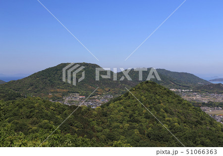 三豊市三野町吉津付近、手前は三条山、奥は妙見山など 51066363