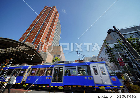 日本の東京都市景観 東急世田谷線三軒茶屋駅やキャロットタワーなどを望む 日本の東京都市景観 東急世田谷線三軒茶屋駅やキャロットタワーなどを望む 51068465