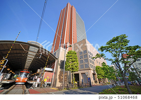 日本の東京都市景観　東急世田谷線三軒茶屋駅やキャロットタワーなどを望む 51068468