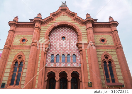 Beautiful ancient orthodox synagogue in Moorish st 51072821