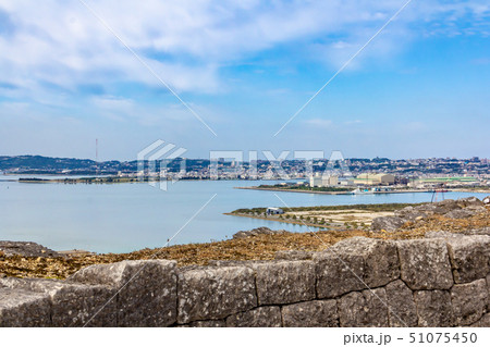 三の曲輪から見た海 勝連城跡沖縄 51075450