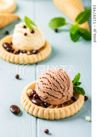Homemade coffee and chocolate ice cream 51097465
