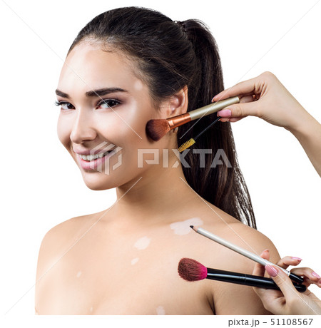 Young woman with vitilio among hands with make-up brushes. 51108567