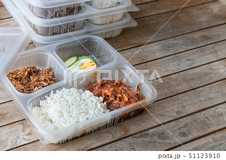Conveniently packed delicious nasi lemak meal  51123910
