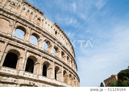 ローマ市内の古代遺跡（イタリア） コロッセオの写真素材 [51129104