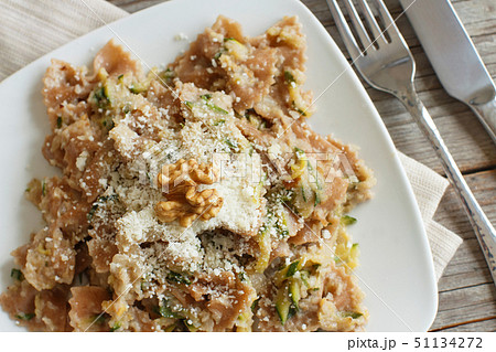 Wholegrain Pasta with topinambur cream, walnuts Wholegrain Pasta with topinambur cream, walnuts 51134272