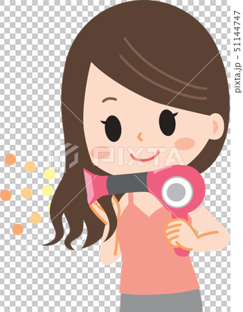 一個女人乾燥她的頭髮 51144747