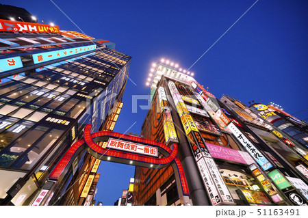 日本の東京都市景観 歌舞伎町を望む(夜景) 日本の東京都市景観 歌舞伎町を望む(夜景) 51163491
