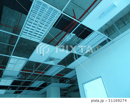 Installation of suspended ceiling frame and boards Installation of suspended ceiling frame and boards 51169274