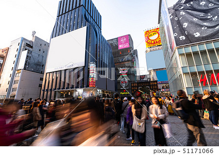 《大阪府》道頓堀・戎橋の雑踏 51171066