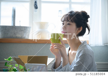 女性 ライフスタイル コーヒー 女性 ライフスタイル コーヒー 51185004
