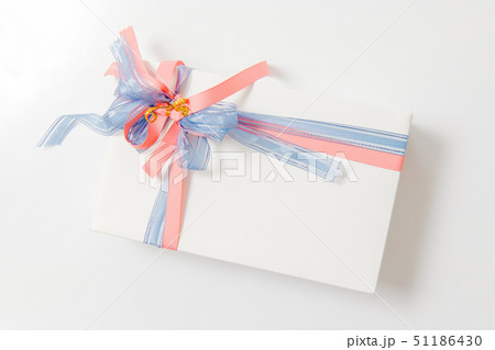 贈り物 、プレゼント、 ギフト、 gift box ピンクのリボン 贈り物 、プレゼント、 ギフト、 gift box ピンクのリボン 51186430