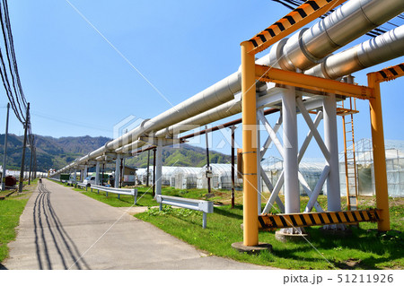快晴の北海道森町北海道電力濁川地熱発電所の蒸気変換工場の春の風景を撮影 快晴の北海道森町北海道電力濁川地熱発電所の蒸気変換工場の春の風景を撮影 51211926