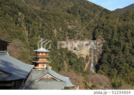 青岸渡寺 三重塔と那智の滝 青岸渡寺 三重塔と那智の滝 51234934