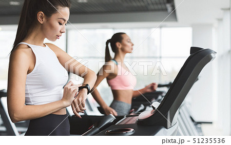 Sportive woman checking her progress on smart watch 51235536