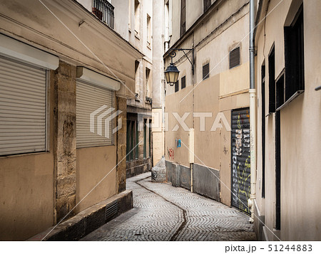 パリの路地 51244883