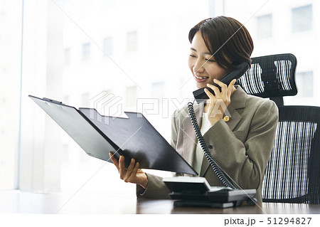 女性弁護士　 51294827