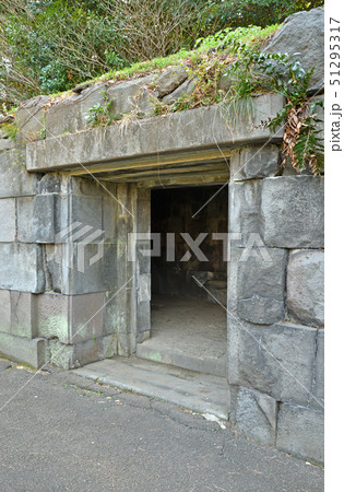 皇居周辺散歩：石室　皇居東御苑 51295317