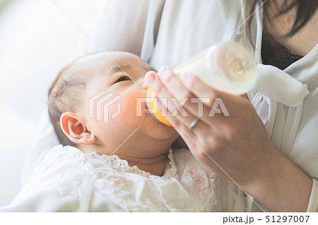 赤ちゃん 授乳 赤ちゃん 授乳 51297007