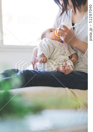 赤ちゃん　授乳 51297040