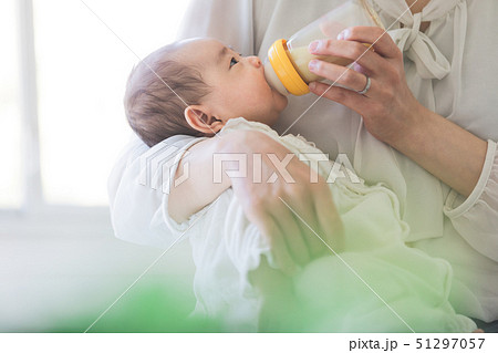 赤ちゃん 授乳 赤ちゃん 授乳 51297057