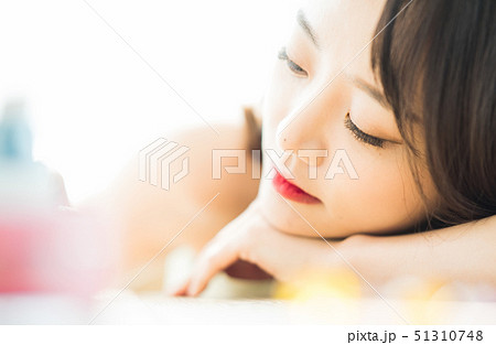 女性　ビューティー 51310748