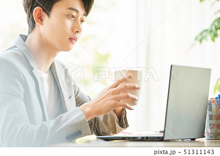 男性　ビジネス 51311143