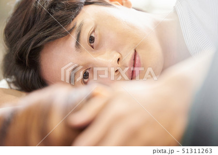 カップル　ライフスタイル 51311263