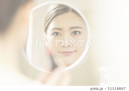 女性　ビューティー 51318667