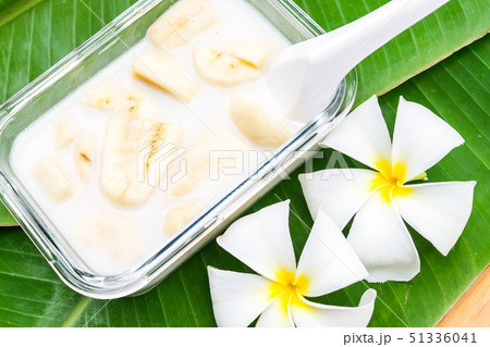 Banana in coconut milk 51336041