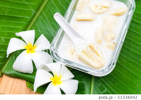 Banana in coconut milk 51336042