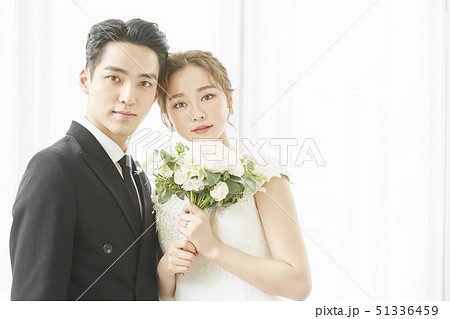カップル　結婚 51336459