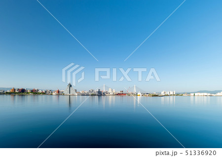 【青森ベイエリア】青森港の朝の風景 【青森ベイエリア】青森港の朝の風景 51336920
